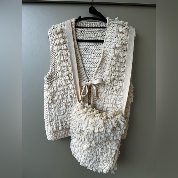 Loopy knitted vest with matching bag - Picture 1 of 5